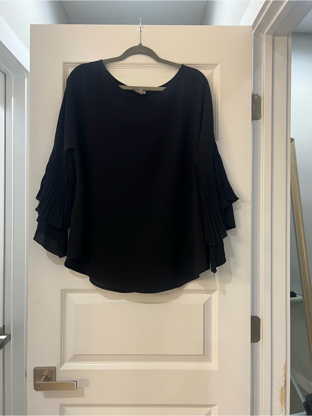 Espressa Women’s Plus Size 3XL Black Tiered Pleated Bell Sleeve Blouse Top